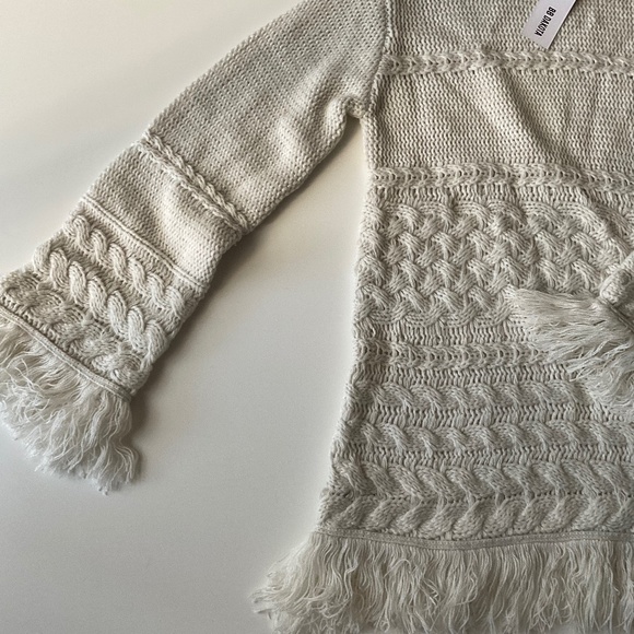 BB Dakota Heart Over Head Cable Knit Fringe Sweater in Oatmeal - Size S - Picture 5 of 10